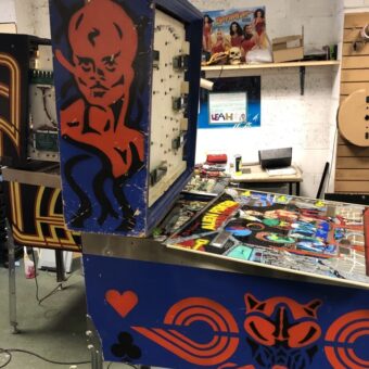 Williams Alien Poker Pinball Machine